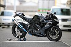 現在の大鶴義丹さんの愛車、GSX-R750K8。