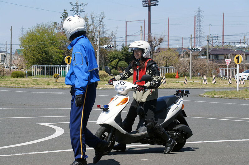 第 1 段階 1 時限目／ 10：40 ～ 11：30 運転の基本を一通り習う