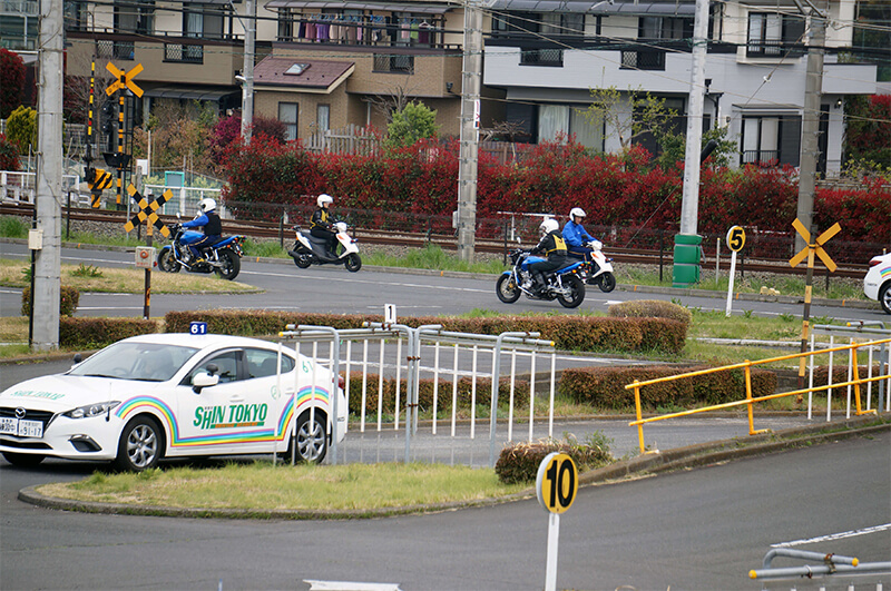 第 2 段階 4 時限目／ 13：30 ～ 14：20 交通状況に応じた走行