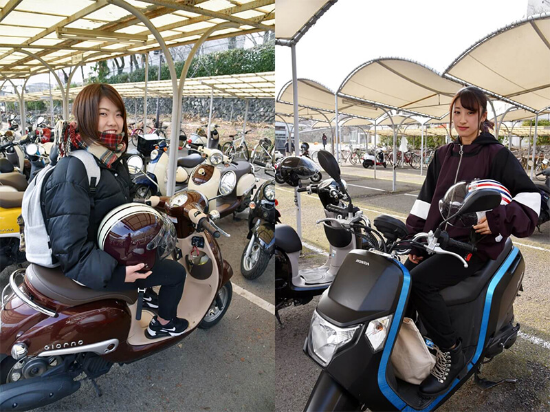 バイク通学のAさん（左）とBさん（右）