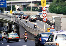 最近解除された東京・赤坂陸橋