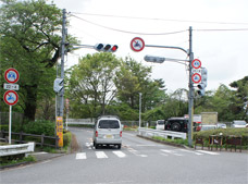 多摩湖外周道路の入り口・二輪車は終日通行禁止