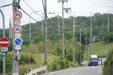 この道も二輪車終日通行禁止（府道144号）