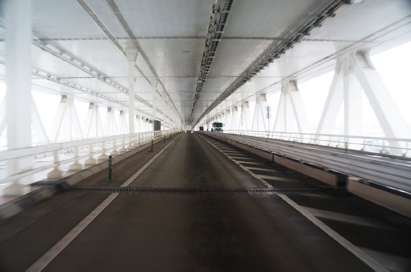 ベイブリッジの下層部道路