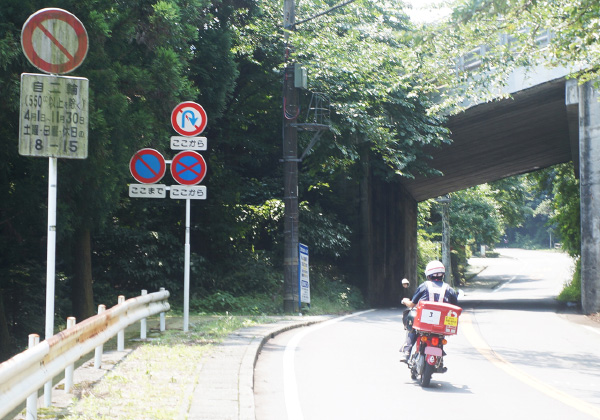 地元の生活者には欠かせない道路